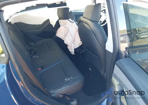 2026 Tesla Model Y Long Range Dual Motor All-Wheel Drive z USA, uszkodzony, nr VIN 7SAYGDED1TF425642